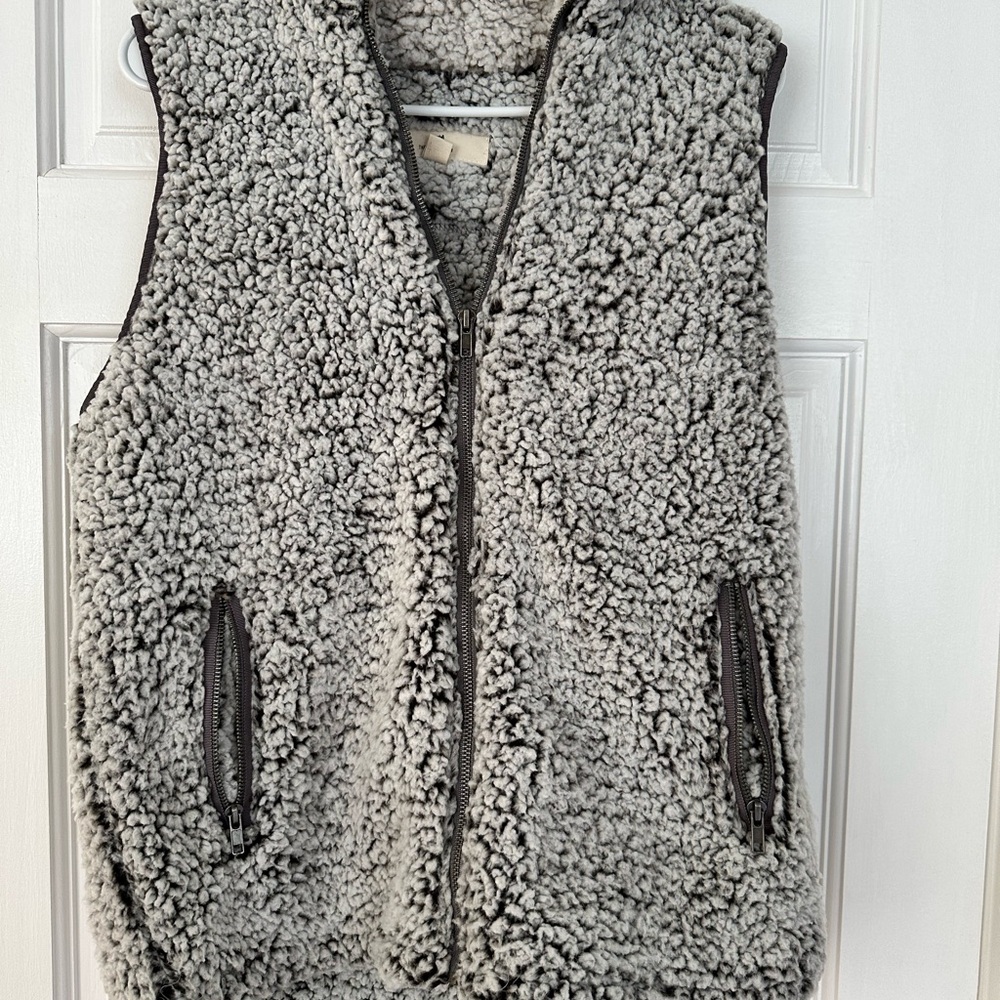 Thread and Supply Cozy Sherpa Zip Vest